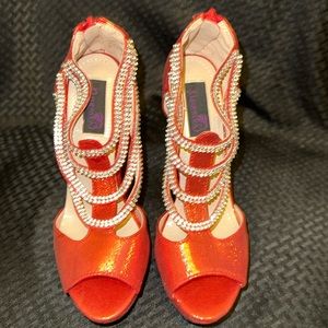 Cleopatra Red 6” Platforms. Size 7.5 Silver Heel.